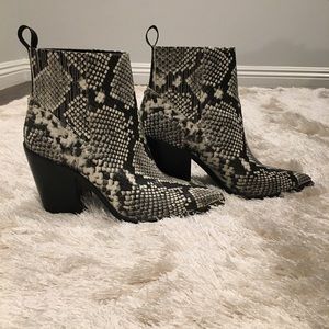 Kenneth Cole West Side Bootie -Snakeskin